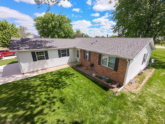 2nd image of 1526 Pebblewood Dr