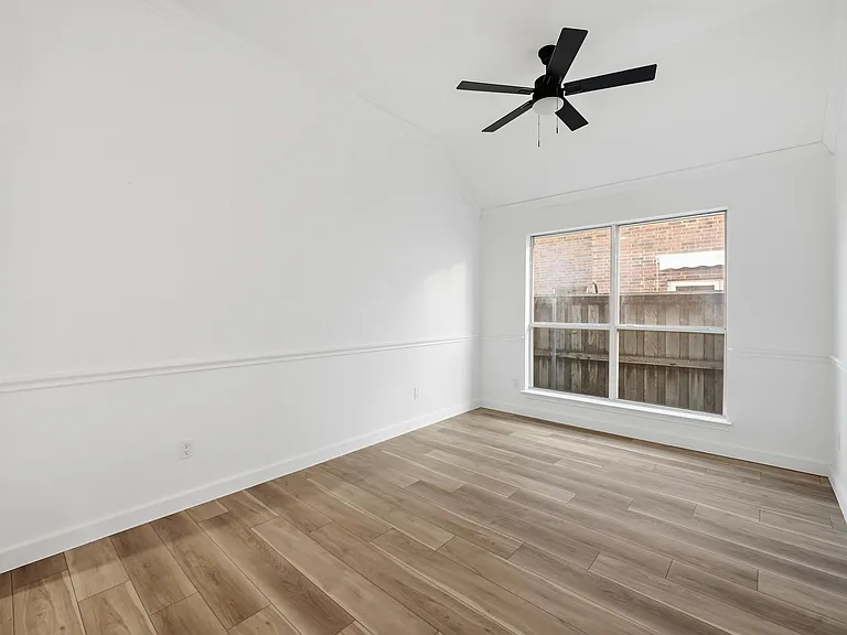 2216 Paige Ct — Photo 33