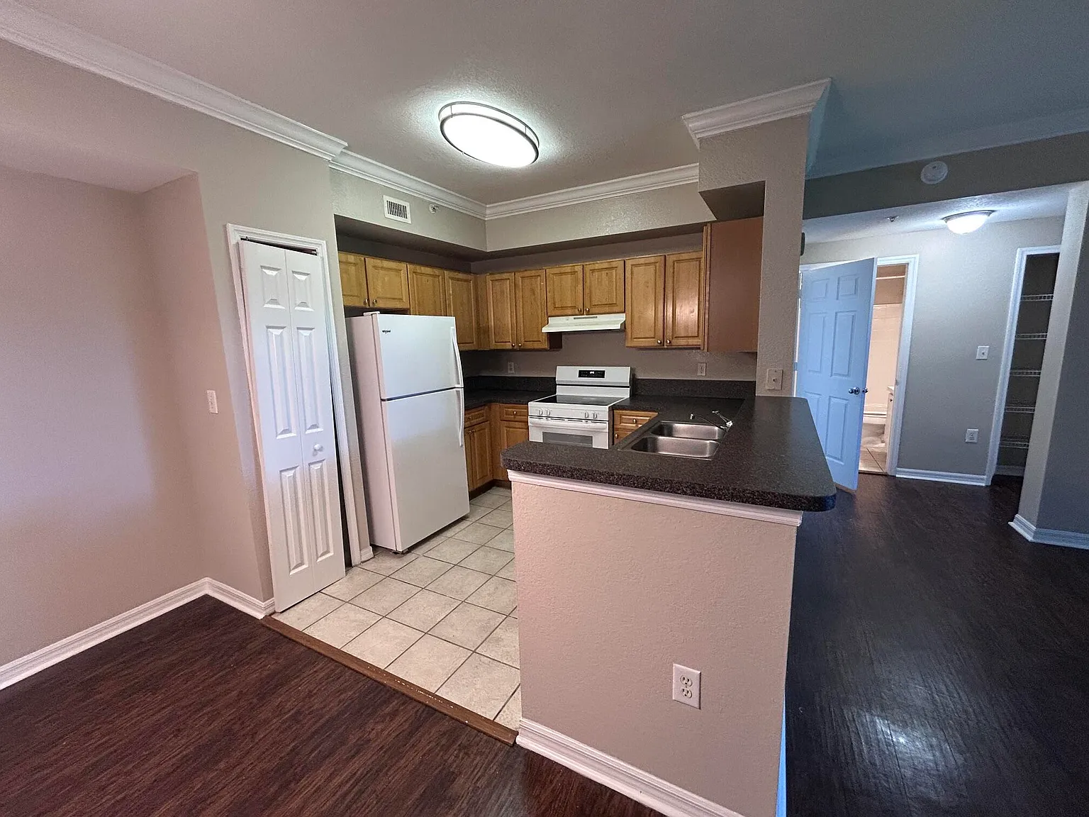3 bed, 2.0 bath, 1238 sqft, $2,350 — Photo 4