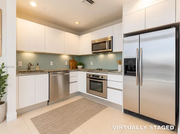 1050 Brickell Ave APT 606, Miami, FL 33131