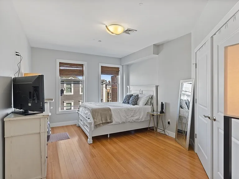 152 Old Colony Ave #15 — Photo 14