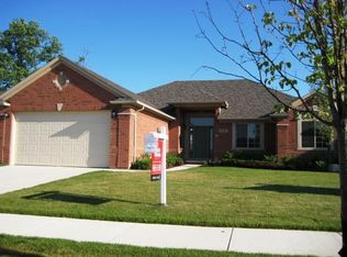 16240 Kingsway Dr, Macomb, MI