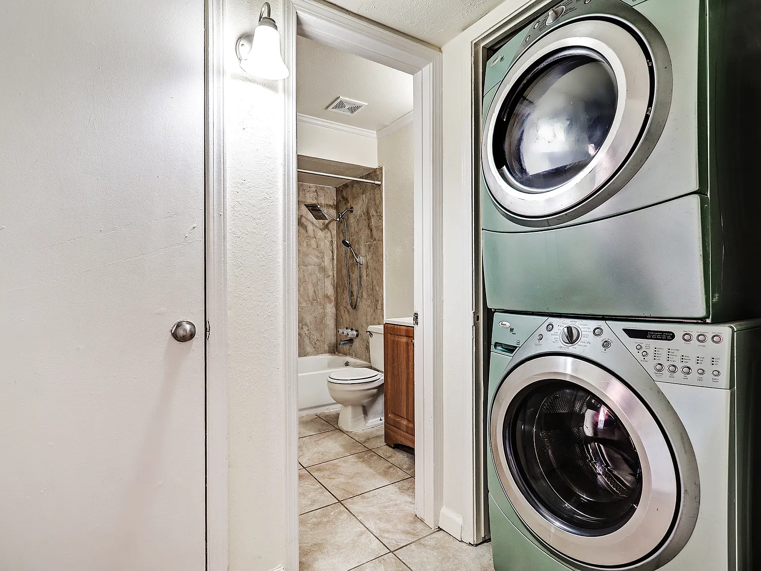 2 bed, 900 sqft, $1,200 — Photo 3