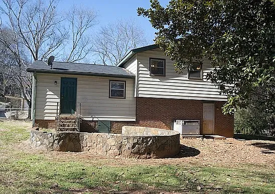 2624 Rockwell Rd NW — Photo 2