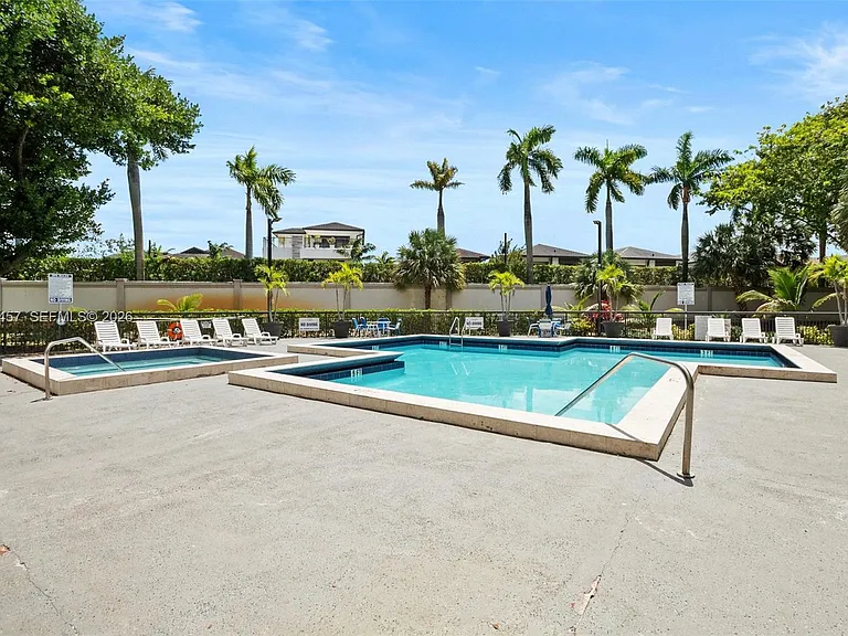 8373 Lake Dr #201 — Photo 9