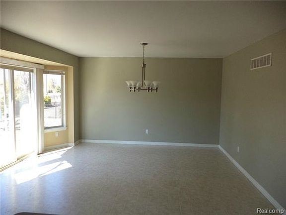 4th image of 42713 Pinehurst Dr