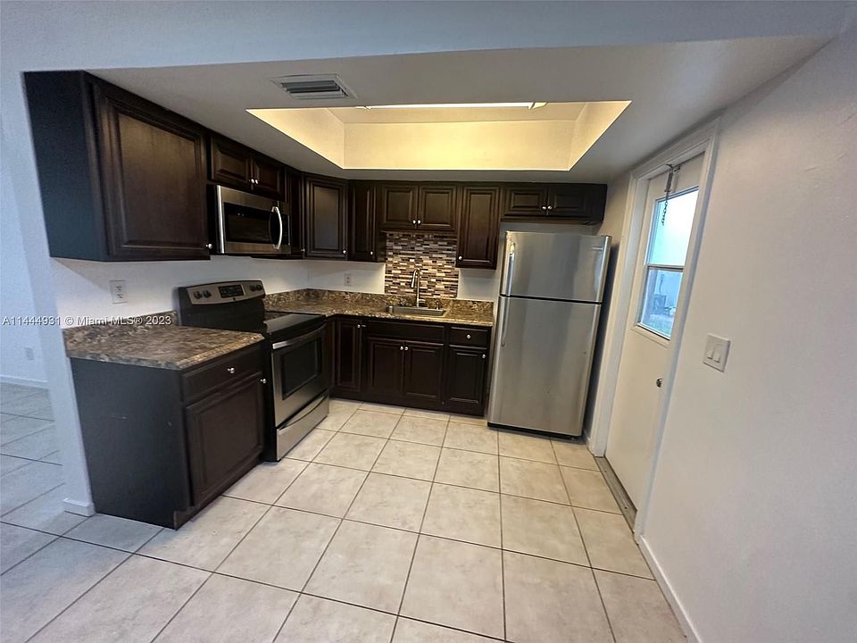1st image of 325 SE 12th Ave #1-2