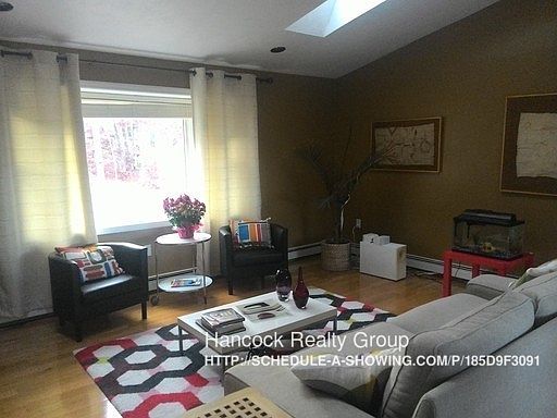 2nd image of 403 Oak St