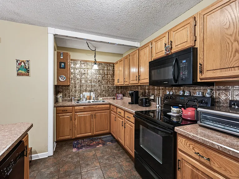 1518 Cottage Dr — Photo 8