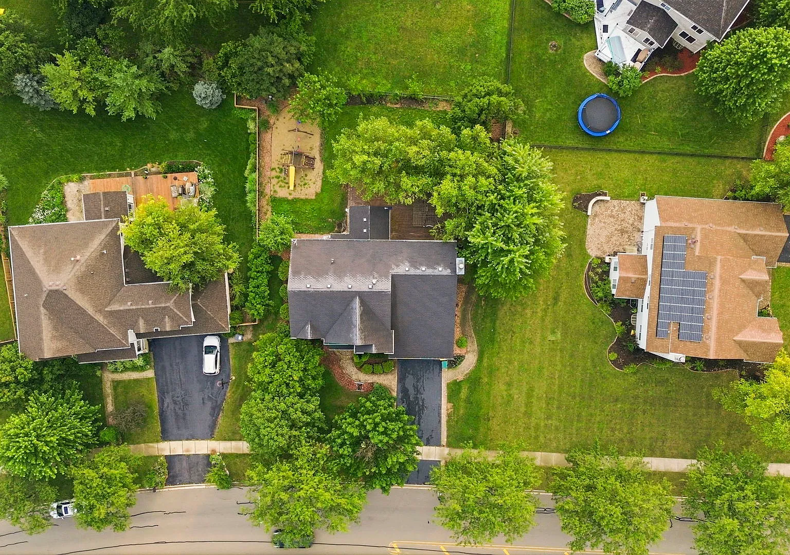 5 bed, 2.5 bath, 3501 sqft, $3,500 — Photo 3