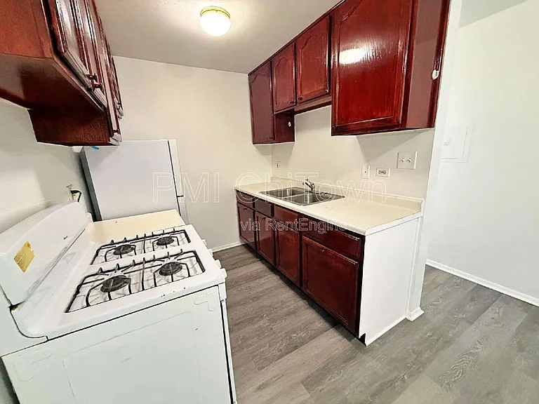 841 Blossom Ln #203 — Photo 8