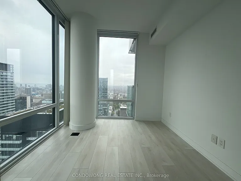 501 Yonge St #4812 — Photo 9