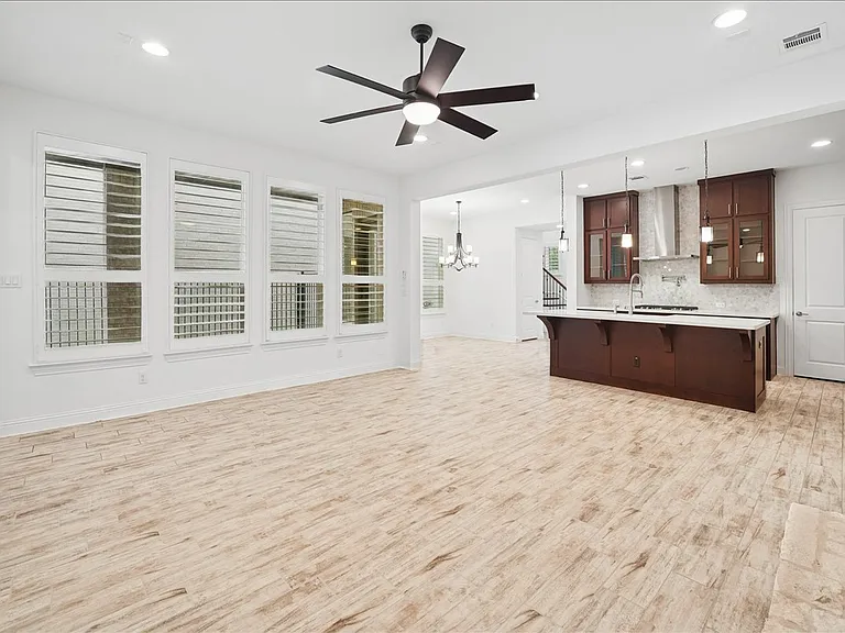 8047 Sunflower Ln — Photo 7