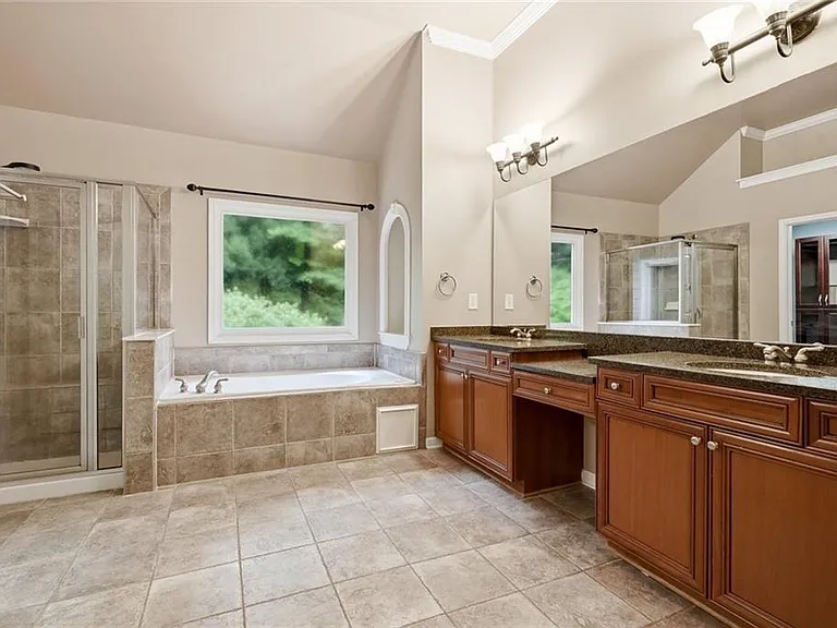 2060 Fife Ridge Ct — Photo 11