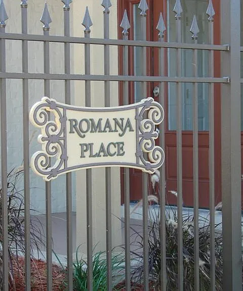 211 W Romana St — Photo 3