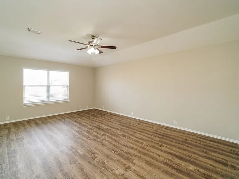 15810 Brisbane Dr — Photo 5