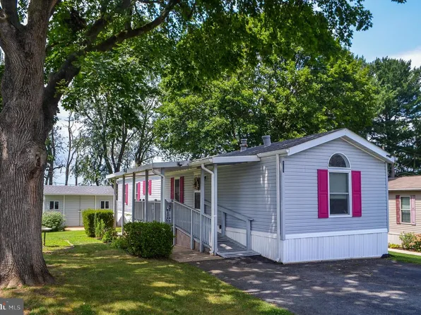 113 Rain Dove Dr, Red Lion, PA 17356
