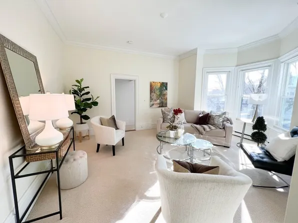 594 Washington St APT 4, Wellesley, MA 02482