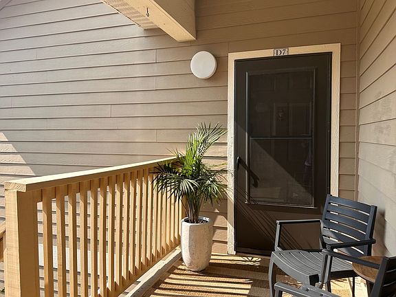 3rd image of 1601 Nectarine St APT D7