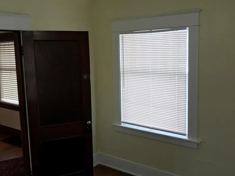 112 N Foster Ave — Photo 11