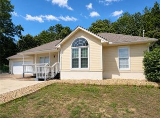 216 Laurel Wood Dr, Smiths Station, AL 36877