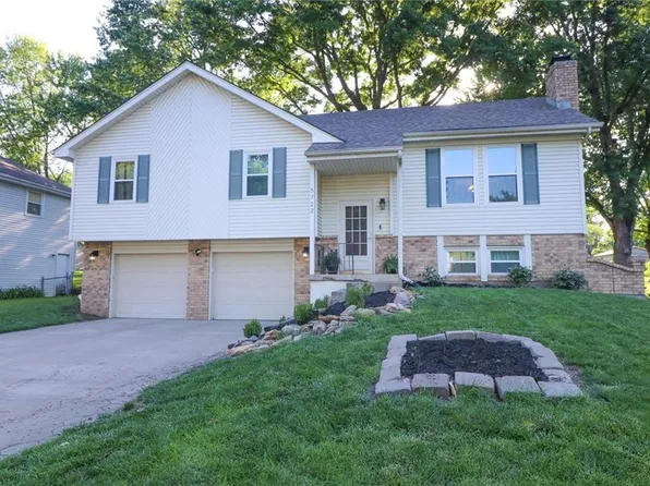 5722 Westgate St, Shawnee, KS 66216