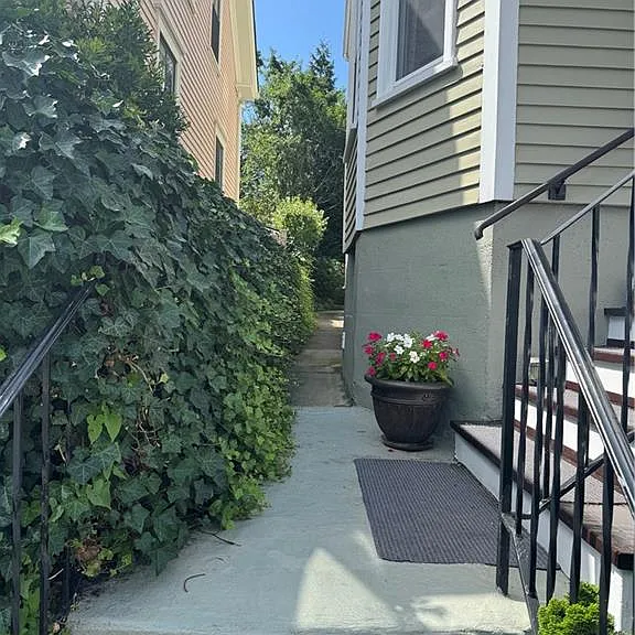 7 Whitwell Ave #1 — Photo 3