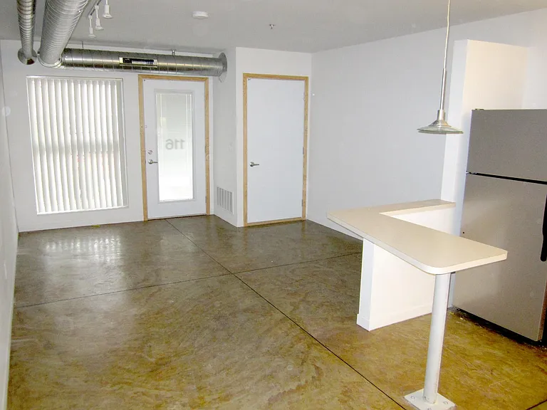 1825 Parmenter Blvd — Photo 7