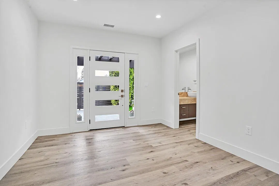 2 bed, 2.5 bath, 2500 sqft, $7,250 — Photo 4