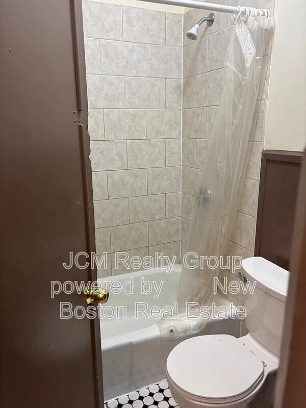 Studio, 1.0 bath, 400 sqft, $920 — Photo 3