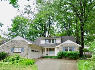 2433 Lamberton Rd, Cleveland Heights, OH 44118