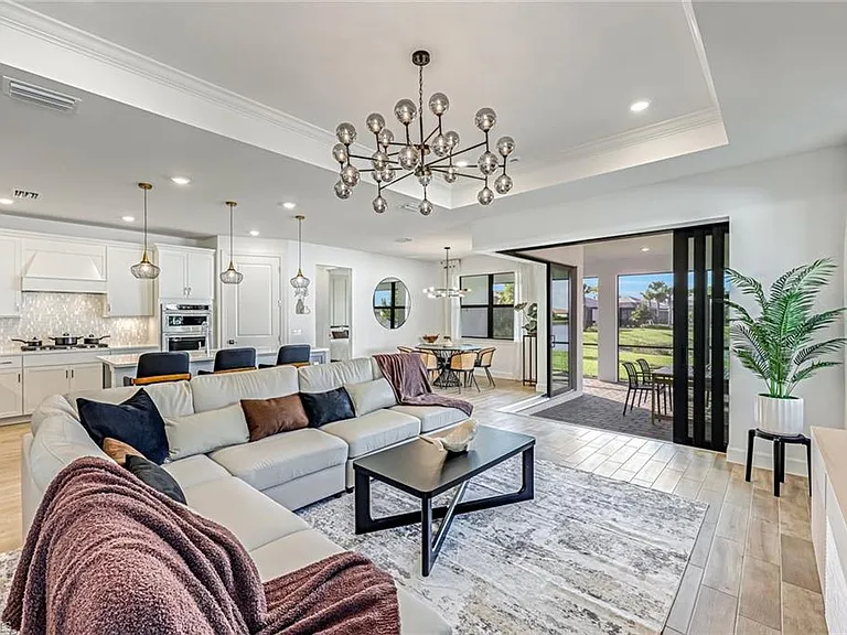 20530 Pebble Glen Dr — Photo 3