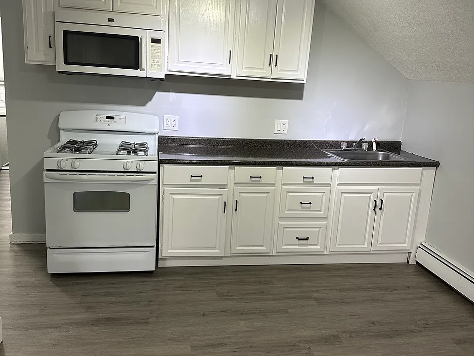 47 Bloomingdale Ave #2R
