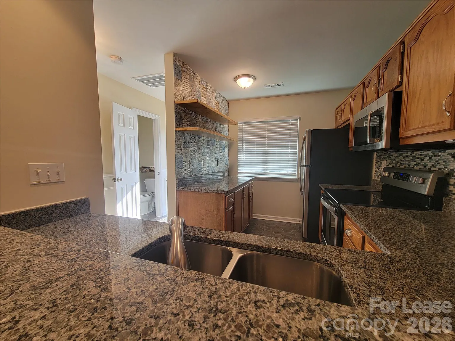 2 bed, 2.5 bath, 1088 sqft, $1,595 — Photo 3