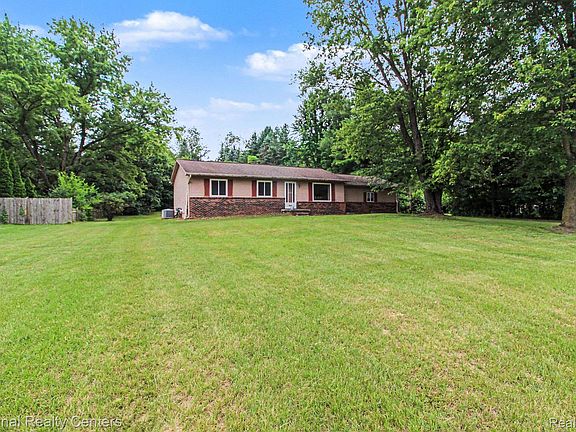 3rd image of 1800 Kingston Dr
