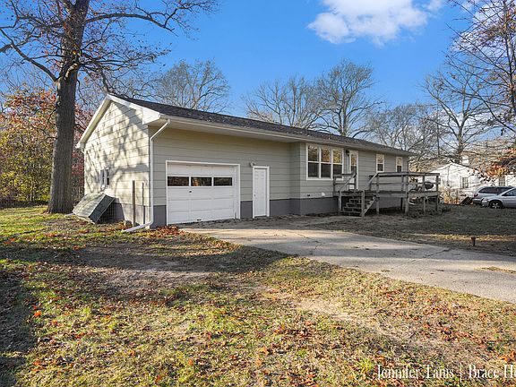 4th image of 1255 S Forest Dr