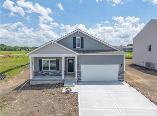 21803 Lucca Ln, Peculiar, MO 64078
