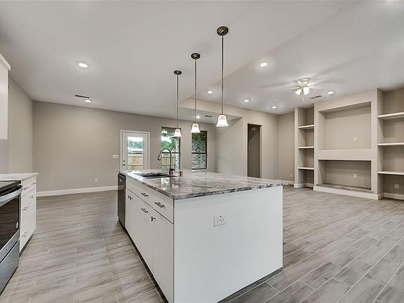 3rd image of 4800 Honeysuckle Dr