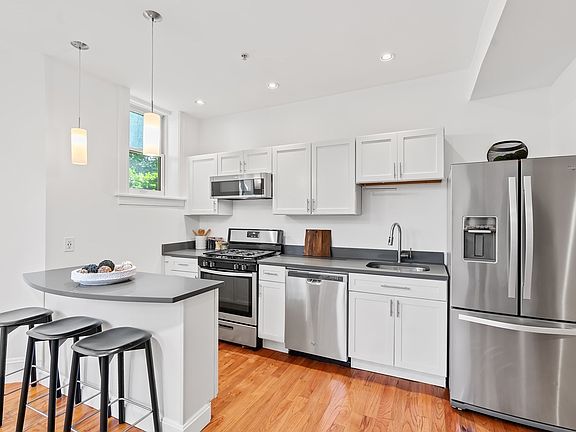 3rd image of 97 Fuller St #4