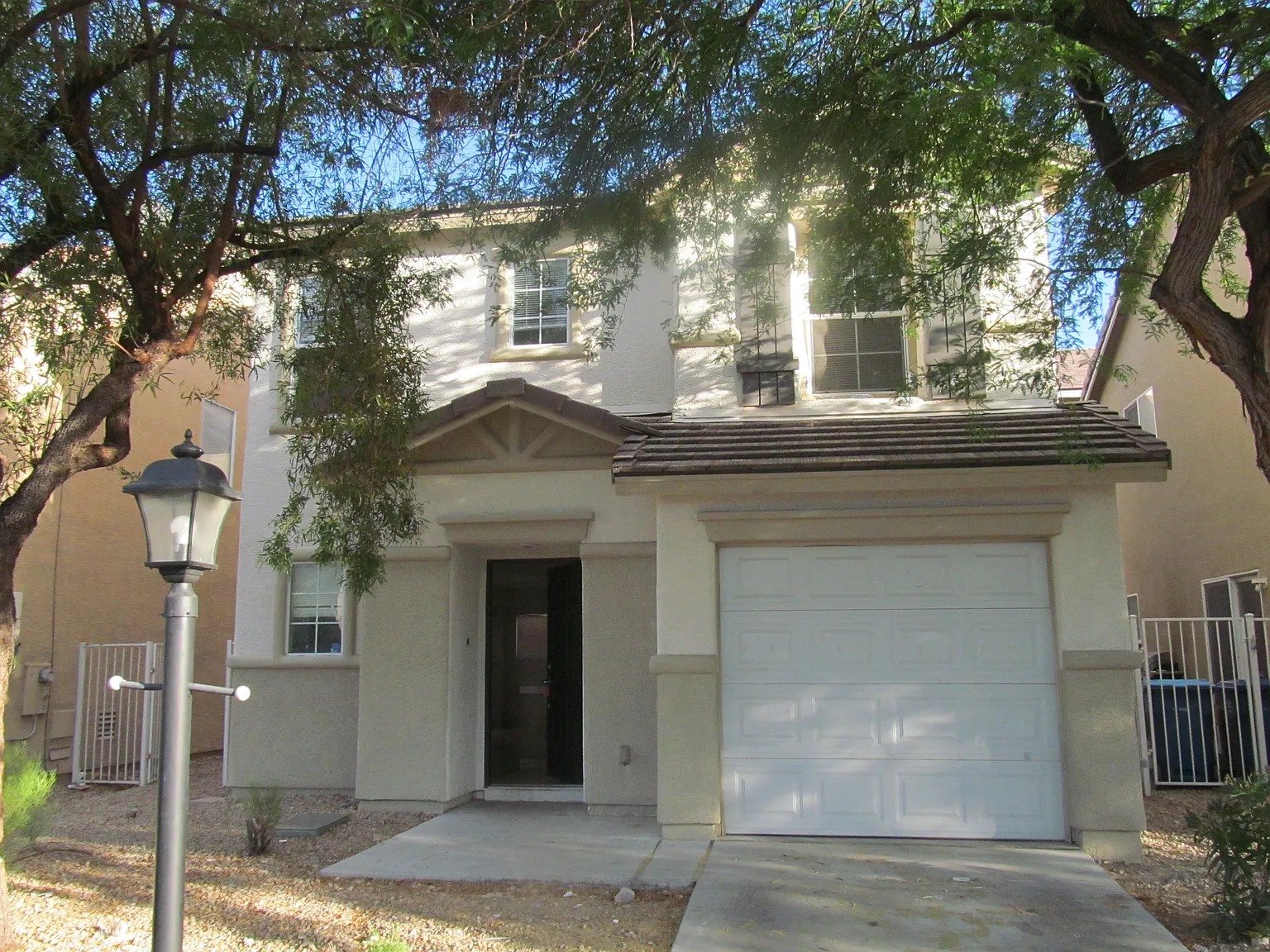 3 bed, 2.5 bath, 1301 sqft, $1,690 — Photo 1