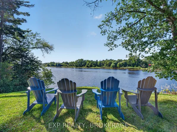 109 River Rd, Greater Napanee, ON K7R 3H3
