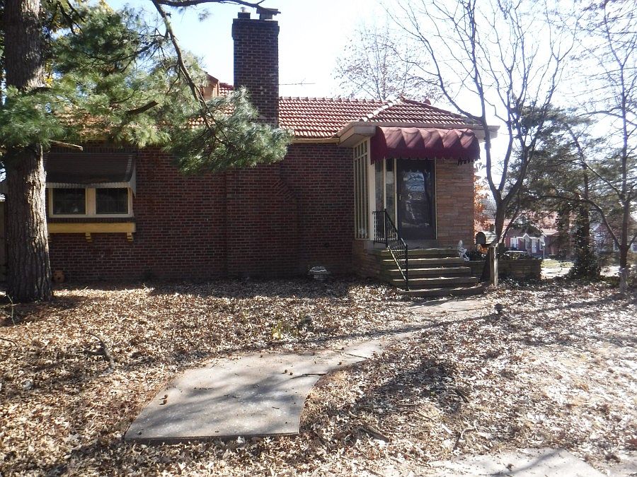 1st image of 804 N Hills Dr