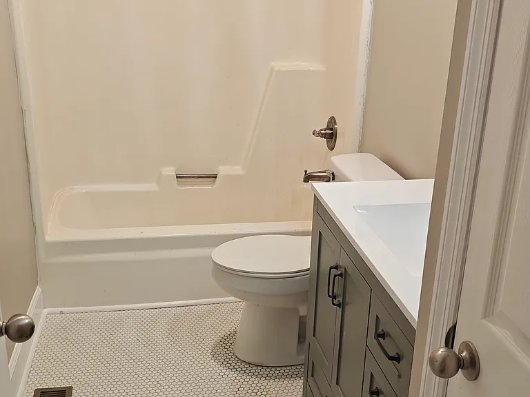 106 W Chestnut St — Photo 10