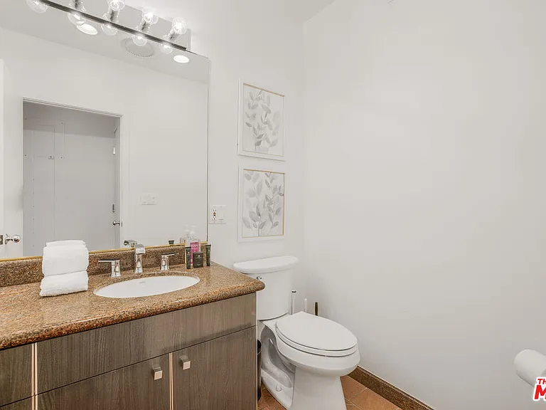 8507 Franklin Ave — Photo 31