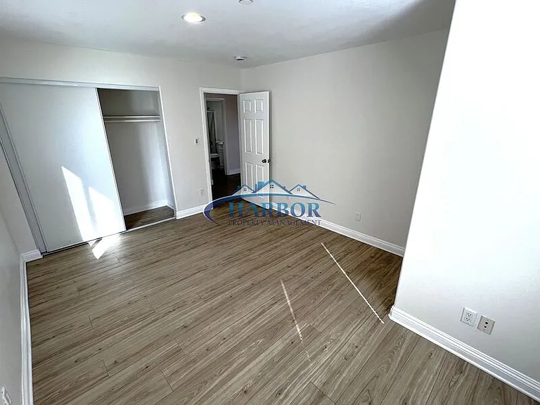 1035-1043 W 253rd St — Photo 14