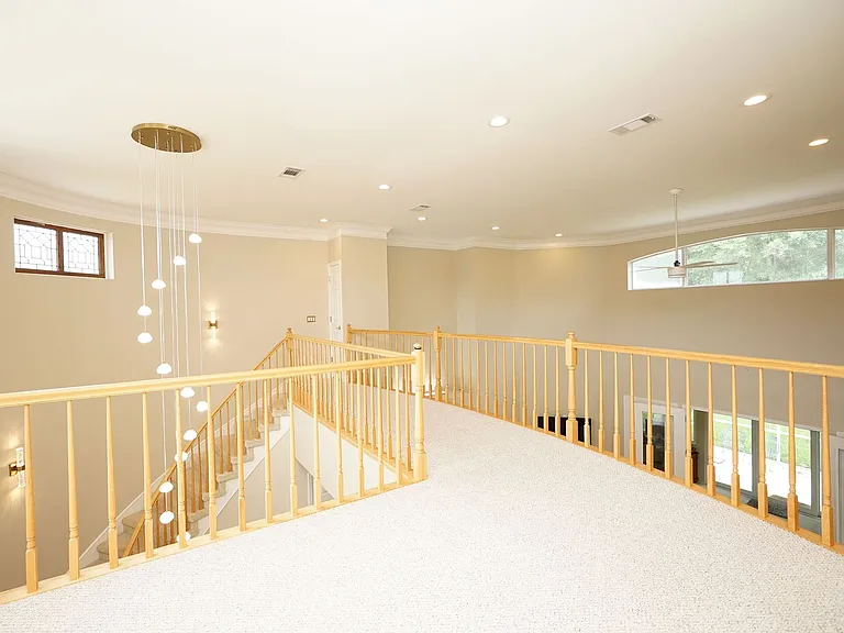 1534 Glenlake Cir — Photo 31