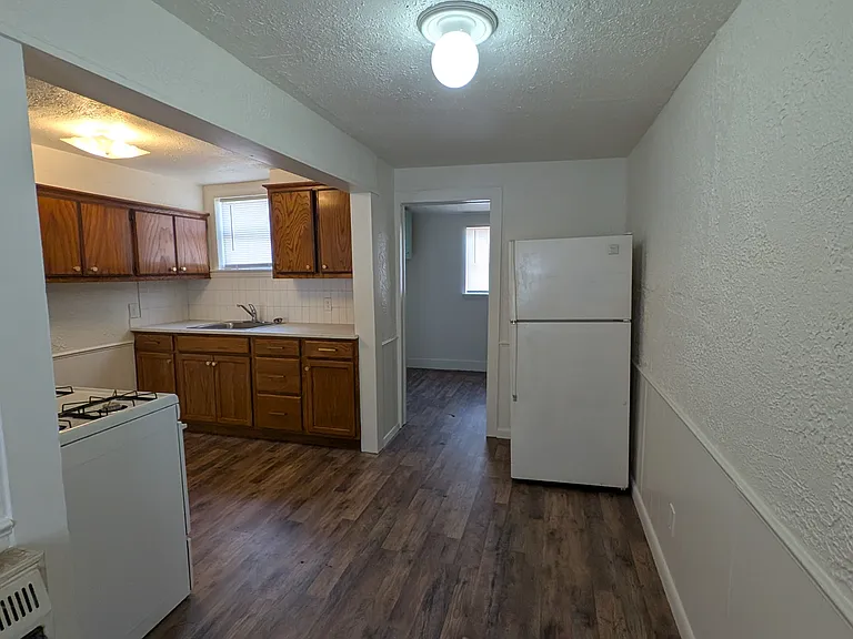 320 W Dill St — Photo 6
