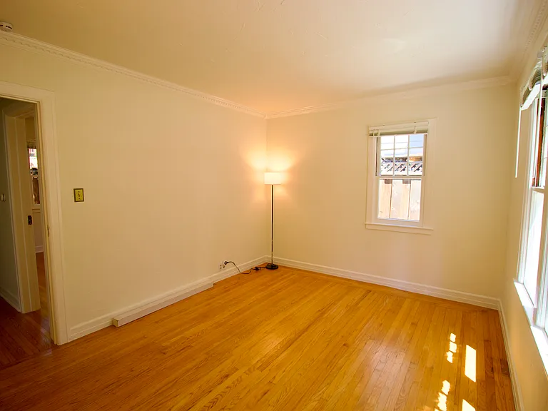 212 Gilbert Ave — Photo 9