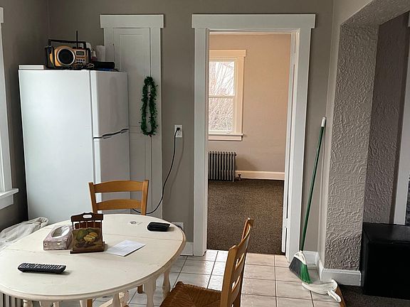 3rd image of 321 Grove Ave #3