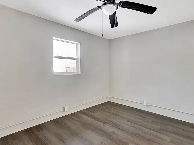 2751 Malvern Ave — Photo 10